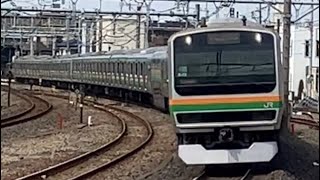 練習電1回目E231系1000番台K-15編成+ S-02編成普通小田原行きとして宮原駅2番線に到着するシーン