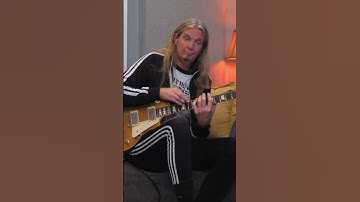 His 8-Finger Tapping technique is UNBELIEVABLE