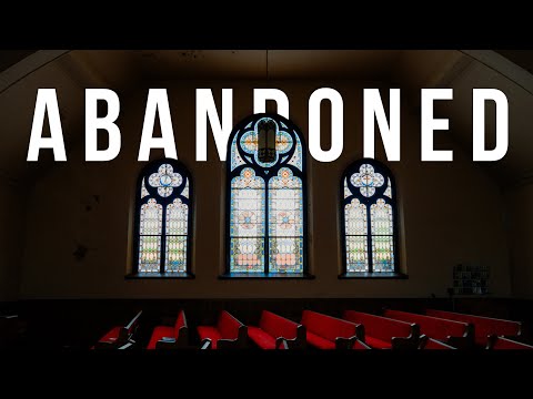 We found a LIVING QUARTERS in this abandoned church. (Urban exploring)