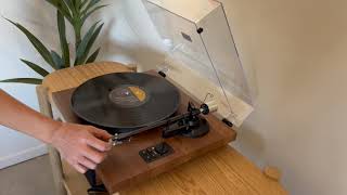 How to use the 1 by One Record Player screenshot 1