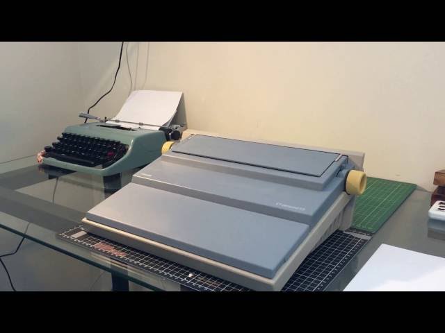 Olivetti ET personal 55 electronic typewriter - YouTube