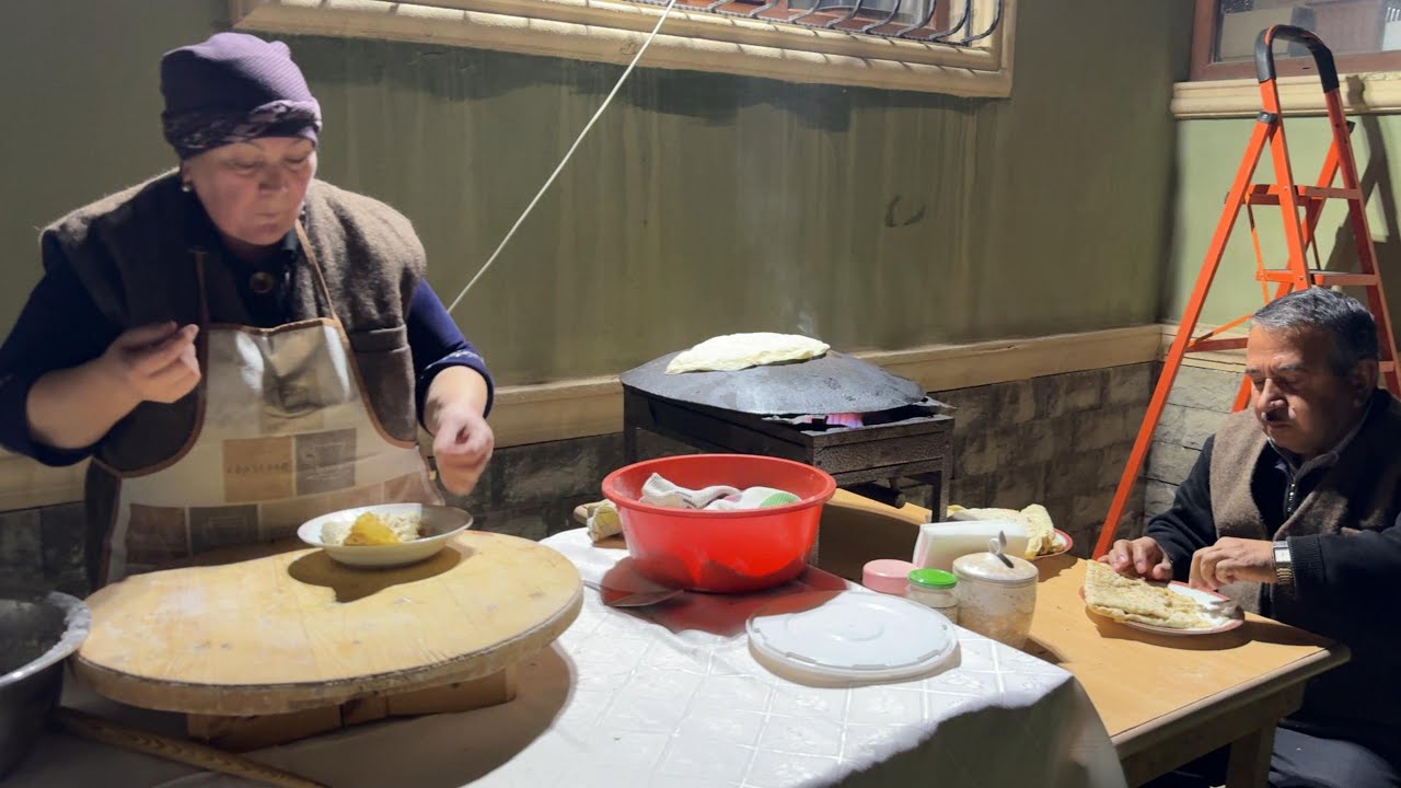 We cooked beef and beef belly qutab on the tray, and also cooked a simple pizza for the children.