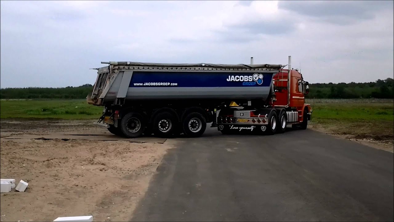 Scania 143 met kipper..wmv