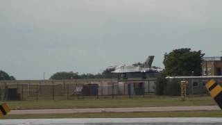 Avro Vulcan XH558 Landing RAF Lyneham 07/08/2010