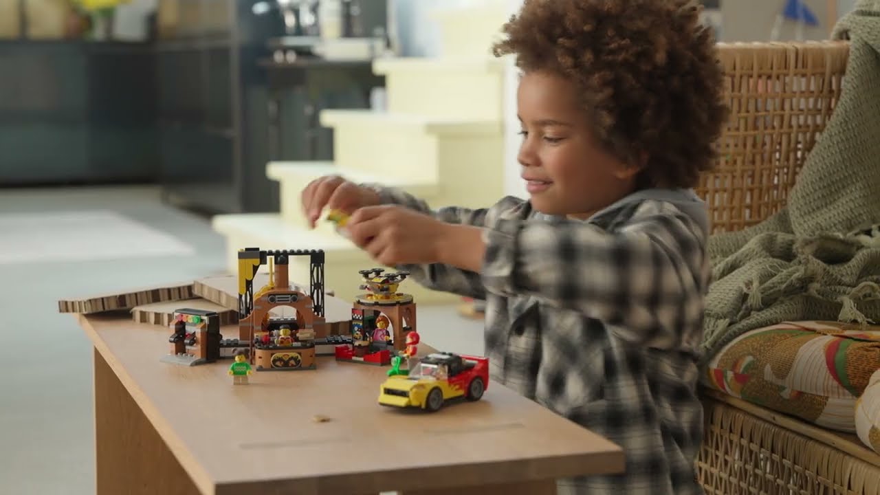 LEGO City Pizza Delivery Experience Construction Set 60496 - YouTube