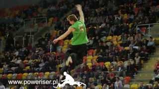 Pokaz Poweriser - show na skaczących szczudłach