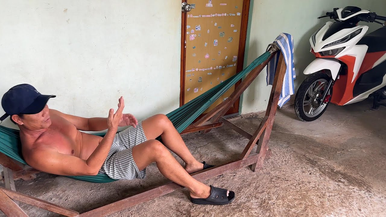 Rắn Hổ Mang Khủng Long Bò Vào Tận Nhà Tấn Công Chú Đang Nằm Võng | Mười Thương SB