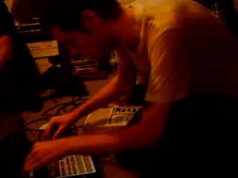 Isaac Willow at Apartment Music show #2 minimal improv
