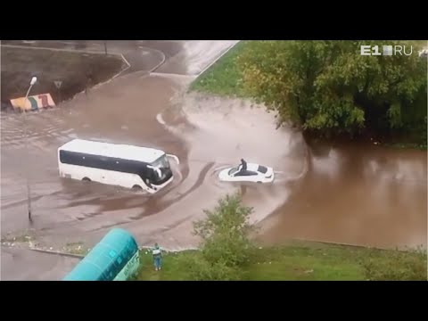 Пацаны на матрасе... обогнали "мерс"