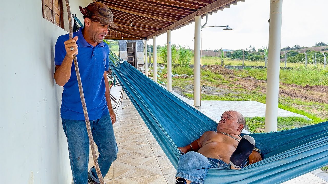 VAQUEIRO AVISA A PILILIU QUE ESTÃO CARREGANDO ANÃO NA CIDADE | PILILIU DA RESENHA