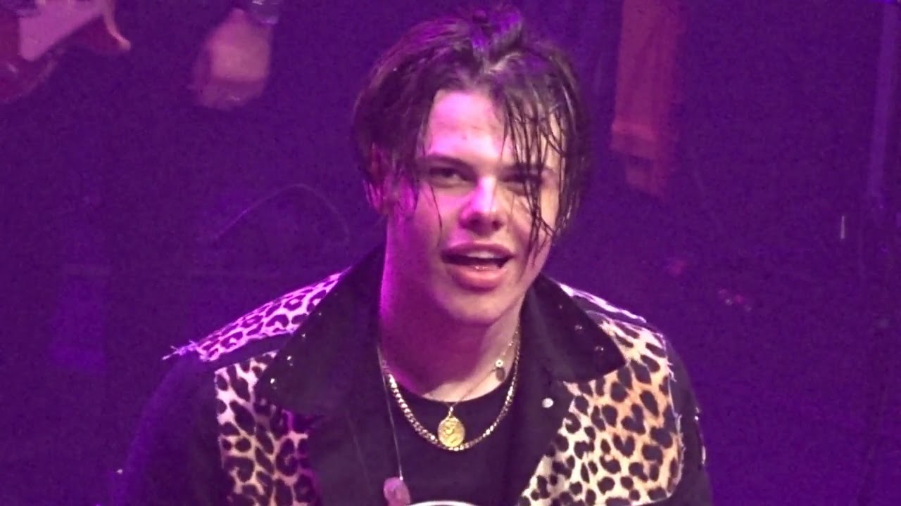 Yungblud - Die for the Hype/Doctor Doctor/Machine Gun (F**K the NRA), Paard 13-01-2019