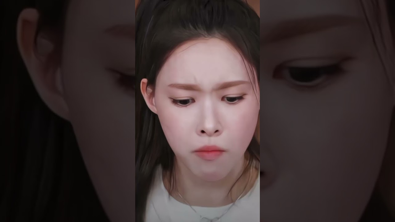 spying on yunah eating 😈