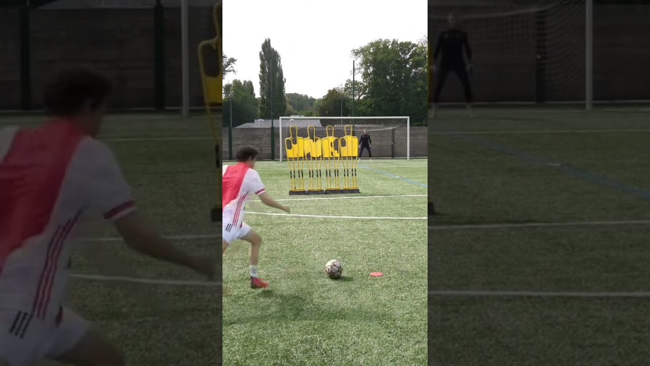 Note la séance de coup franc