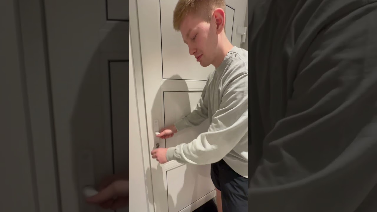 Как открыть запертую дверь 