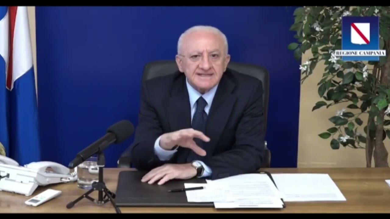 Furbetti del cartellino al Genio Civile di Avellino, De Luca ne licenzia 20 in diretta Facebook