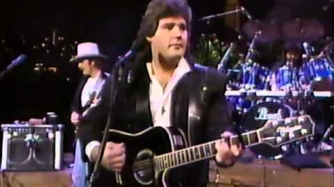 Shenandoah Two Dozen Roses