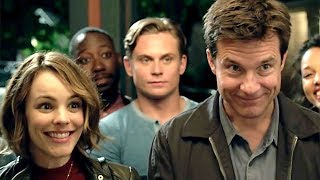 "Game Night" review by Justin Chang | Los Angeles Times