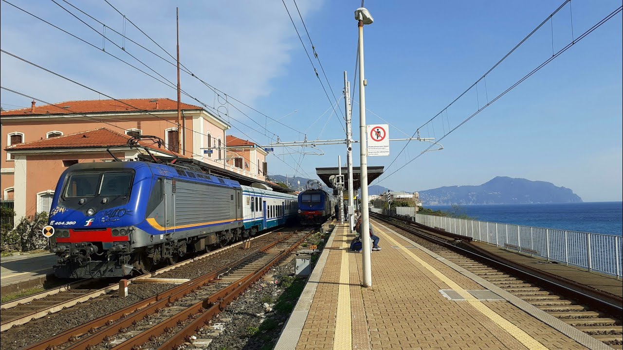 Treni Alla Stazione Di Genova Nervi ( Arrivi - Partenze - In Transito )