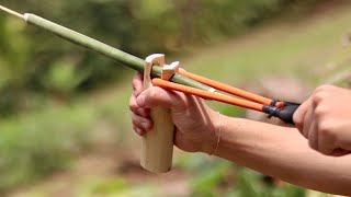 How to Make an Easy Survival Slingshot | Homemade by BOKIN 38,936 views 3 years ago 2 minutes, 31 seconds