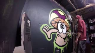 Spray Painting A Graffiti Character / Real Time Footage