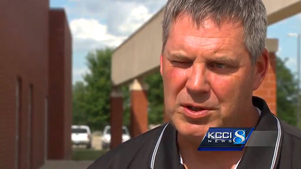 Community mourns the death of beloved teacher - YouTube