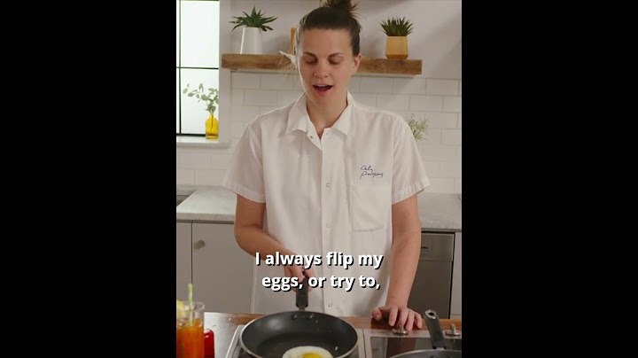 How to Flip a Fried Egg Without a Spatula