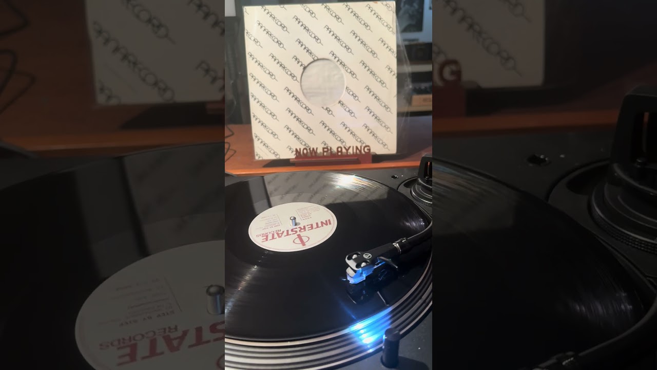 Obejrzyj Koxo - "Step By Step" (Instr.), St. Italy 1982 su Interstate Records – KX 105, Vinile 12”, 33 ⅓ RPM w YouTube Obejrzyj Koxo - "Step By Step" (Instr.), St. Italy 1982 su Interstate Records – KX 105, Vinile 12”, 33 ⅓ RPM w YouTube