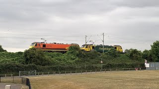 Freightliner 90 041 and 90 049 storm past WTFC working 4L67 17/7/25