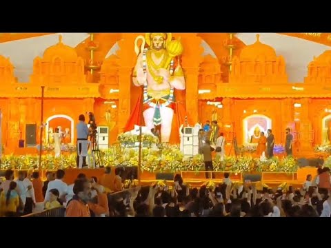 हैदराबाद के शमशाबाद एयरपोर्ट के पास बागेश्वर बाबा आए हैं #kerpa yadav3486#viralvideo