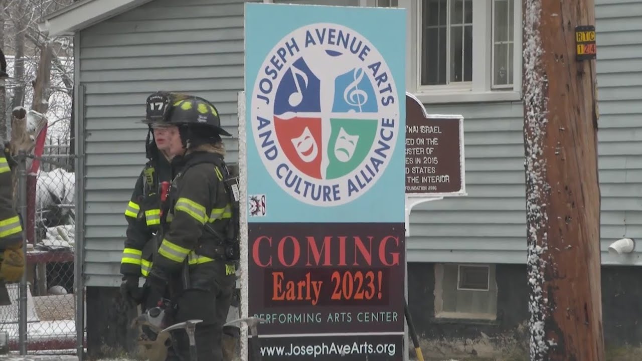 Fire crews battle fire at vacant synagogue on Joseph Ave. - YouTube