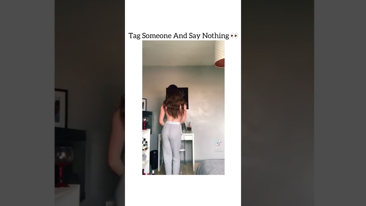 Cewe cantik telanjang dada