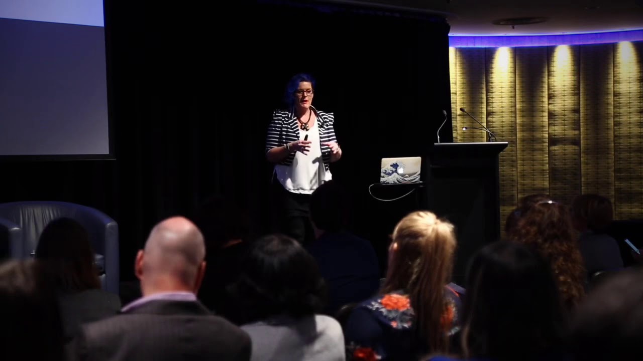Jo Saunders // Keynote Speaker // Demystifying LinkedIn and the Power of Connectfluence