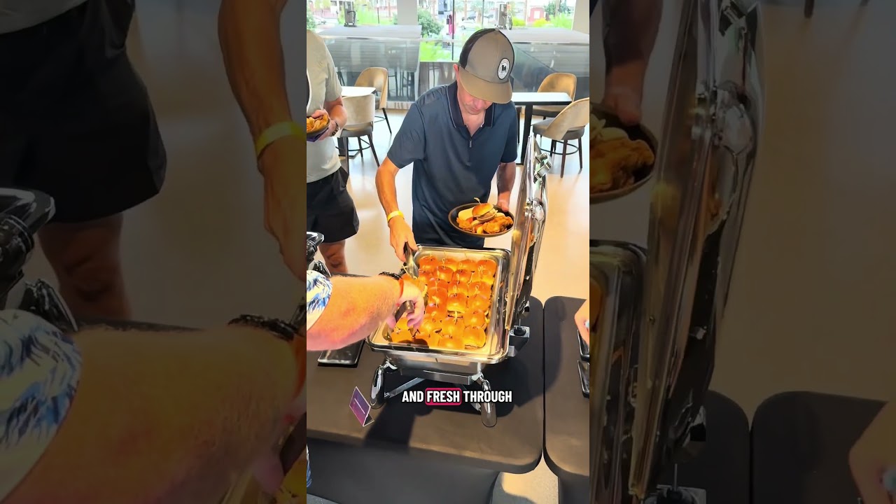 Лучшая вечеринка по просмотру футбола в Лас-Вегасе. AYCE Drink Play Gameday Specials. Atomic Golf...