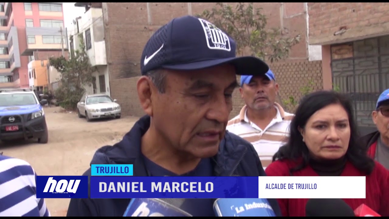 videos peruanos comicos Colocan carteles de autoridades apepistas en “cerros” de basura