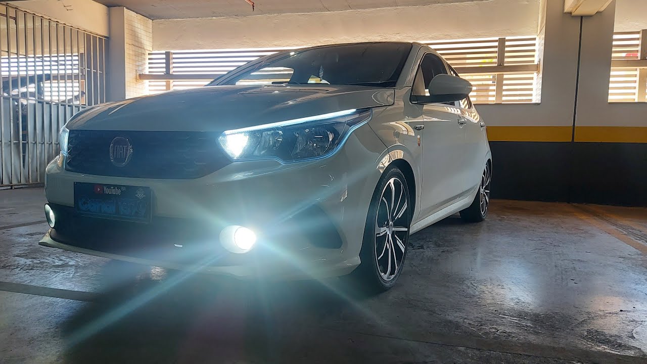 FIAT ARGO ,COM INTERIOR DIFERENCIADO ,COM FITA DRL  NOS FARÓIS E NAQUELA ALTURA.