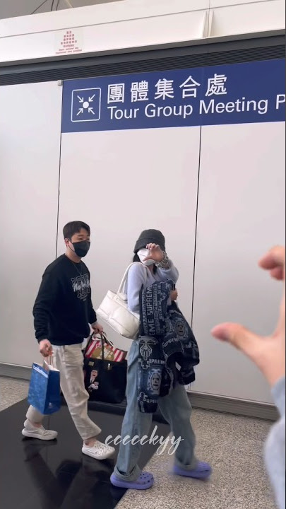 [20230226] VIVIZ(비비지) Depart From Hong Kong International Airport✈️  (EUNHA Gives Me A Heart 🥹🫶🏻)