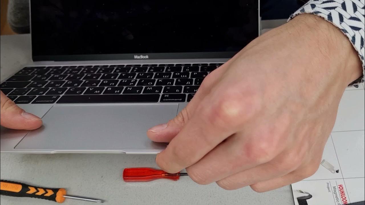 macbook keyboard clean disassemble - YouTube
