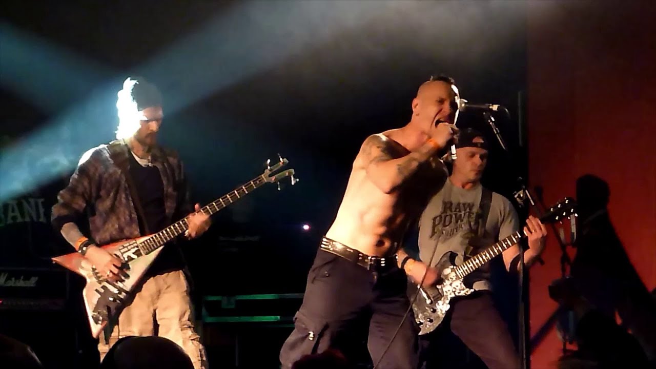 Discharge - Live in Berlin (Punk & Disorderly, 2015) - YouTube