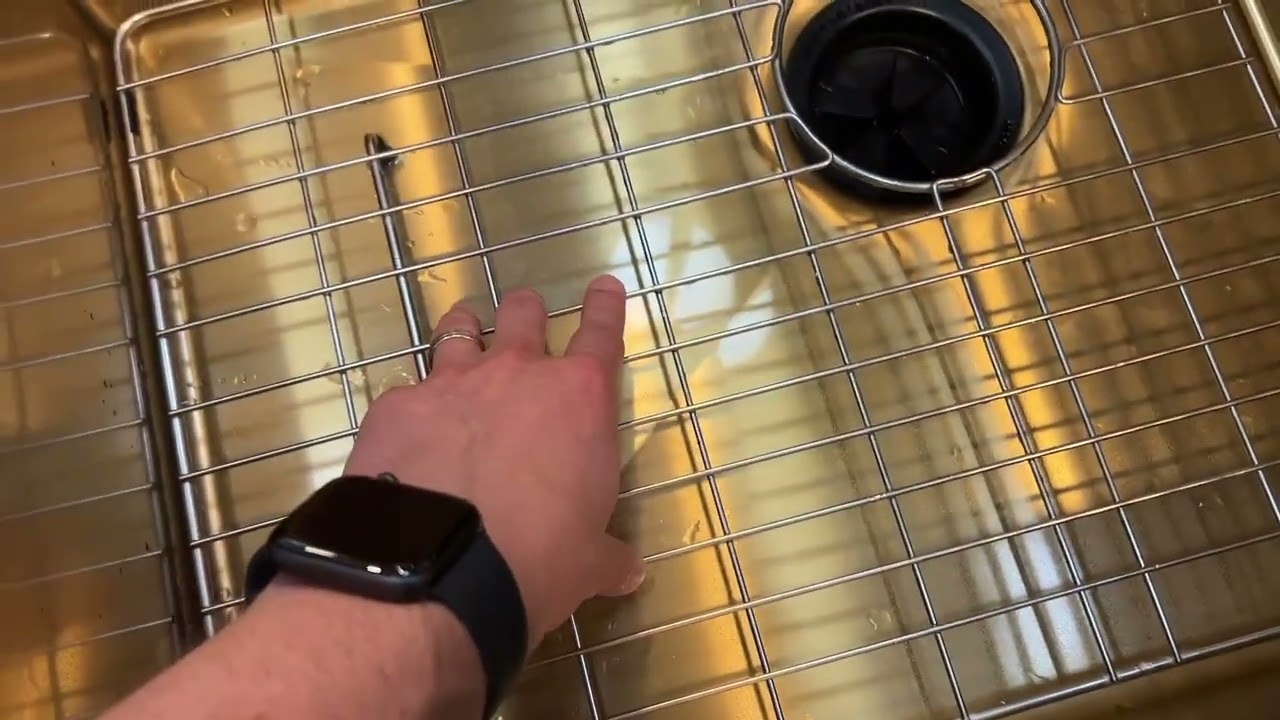 Review of 33 Inch Gold Farmhouse Sink, 16 Gauge Deep Kitchen Sink on Amazon