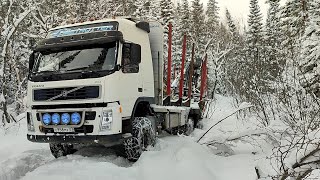 VOLVO лесовоз, снега ещё больше. Умирающий трактор.