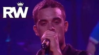 Vignette de la vidéo "Robbie Williams | Live In Your Living Room | 'Old Before I Die'"