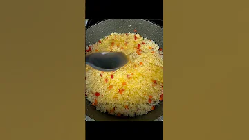 Жареный рис с яйцом и овощами. Быстро и вкусно!