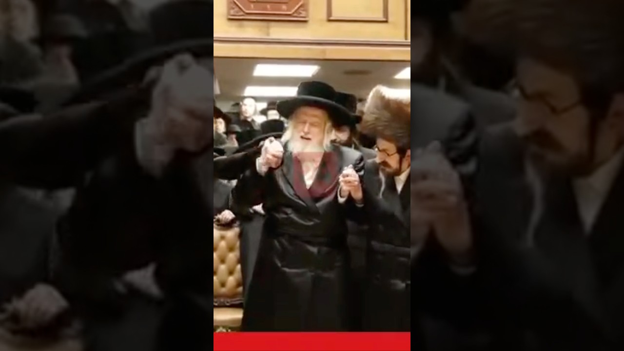 האדמו״ר ממונקאטש בריקוד בשמחת בית סקולען
