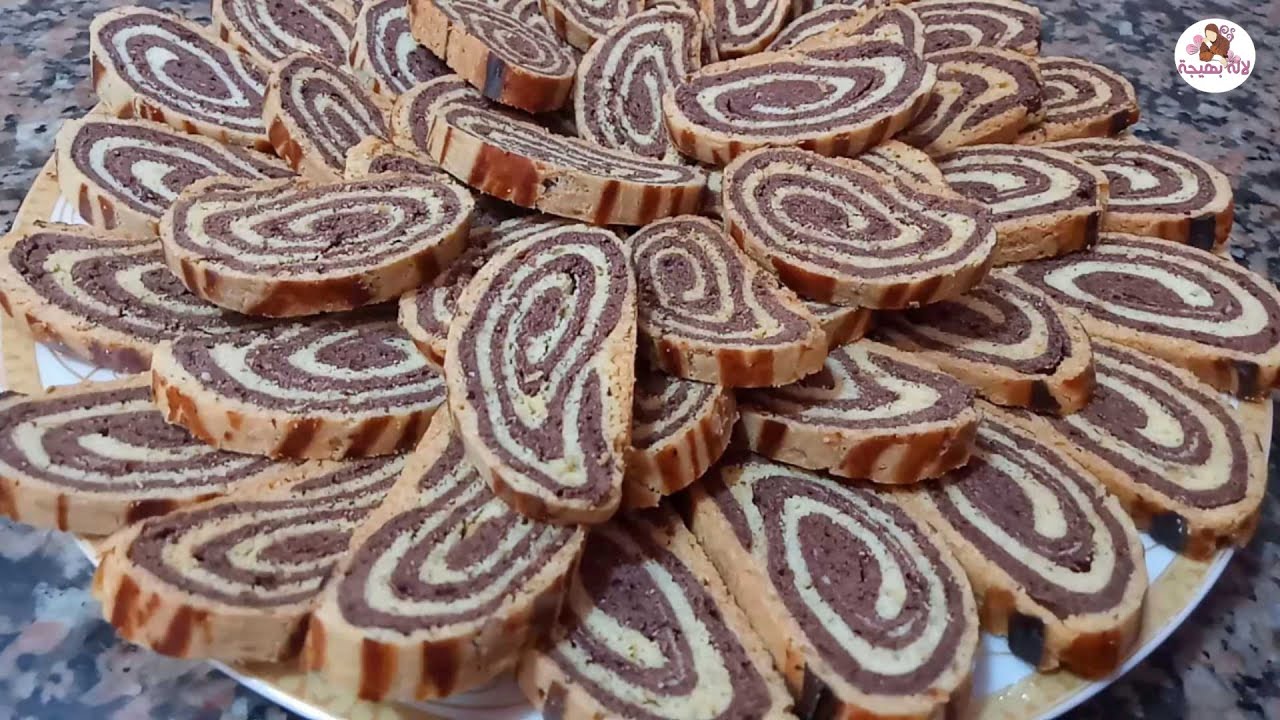 فقاص رولي بالشكلاط من أسهل ما يكون مكونات بسيطة جدا منظر ومذاق ولا أروع