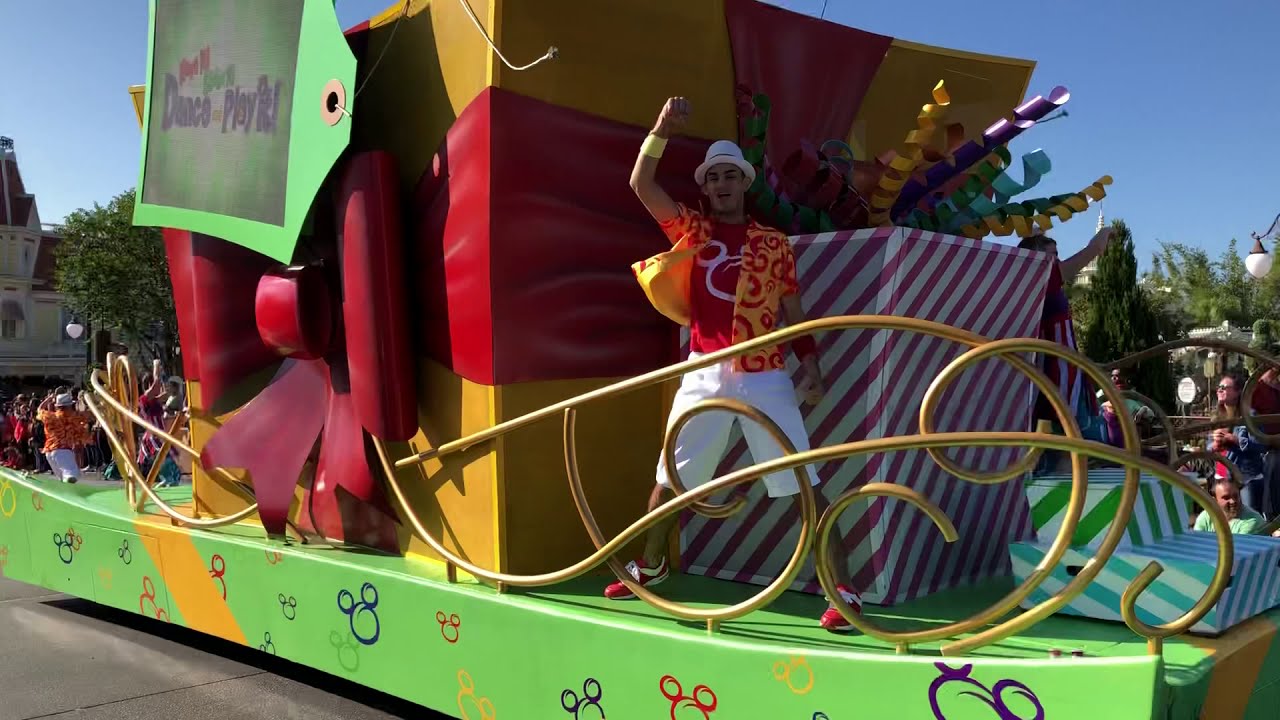 Rare Move it Shake it Rainy Day Parade at Magic Kingdom