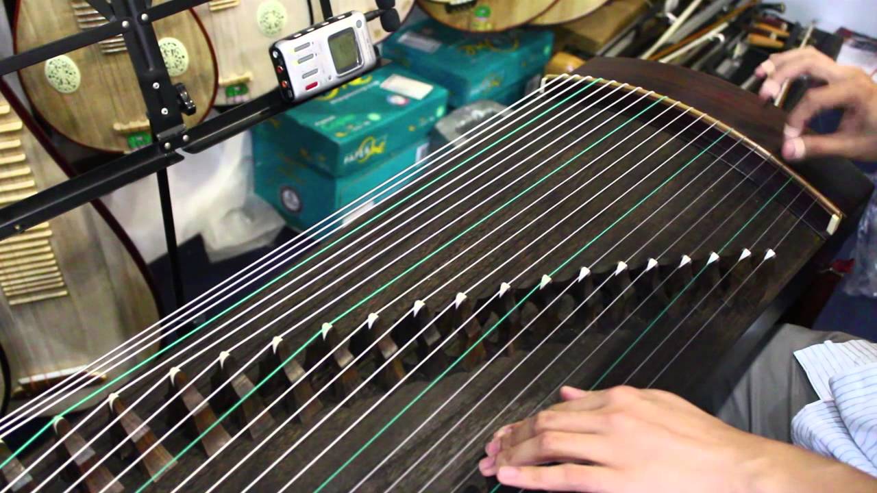 21 string Sandalwood Guzheng from Songbo, Taiwan - YouTube