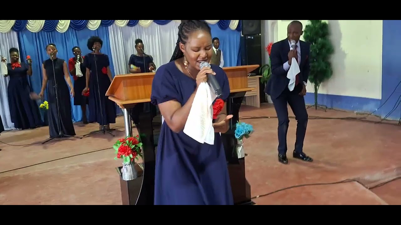 mpeni bwana utukufu na nguvu