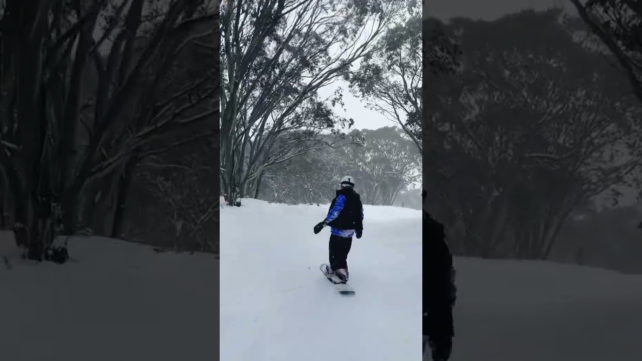 Shredding the slopes in style with these awesome baggy pants! 🏂❄️