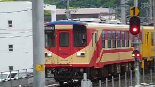 島原鉄道 2500A形(赤パンツ色)+2500A形 諫早駅付近通過