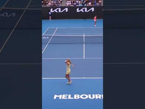 🧛‍♀️ WTF : elle se mord le bras pour évacuer sa frustration #shorts #tennis #atp